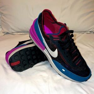 Women’s Nike waffle. Size 7.5. Like new!